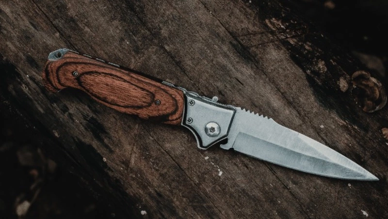 Мужчина ударил ножом приятеля во время ссоры на Сахалине