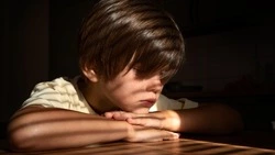 Женщина бросила двоих детей на неделю без присмотра в Александровске-Сахалинском