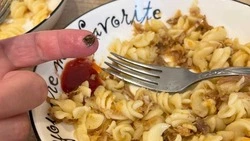 Тушенку с насекомыми продают в супермаркете Южно-Сахалинска