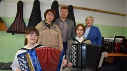 Детская школа искусств Смирных получила новые музыкальные инструменты