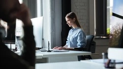 Депутаты Госдумы предложили ввести 6-часовой рабочий день