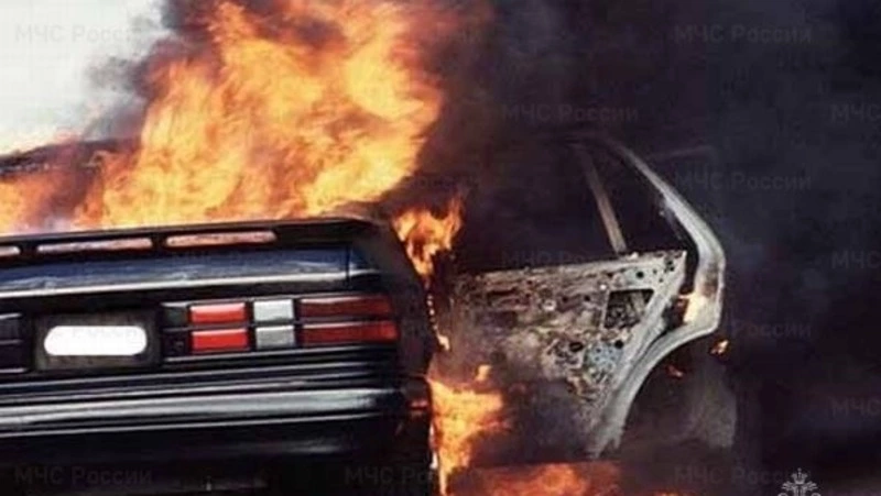 Пожарные потушили автомобиль в Южно-Сахалинске 24 июля