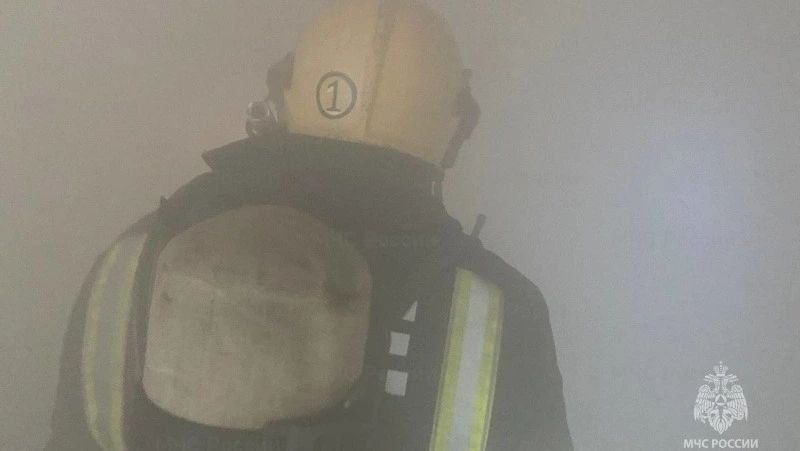 Дачный дом около двух часов тушили пожарные в Южно-Сахалинске