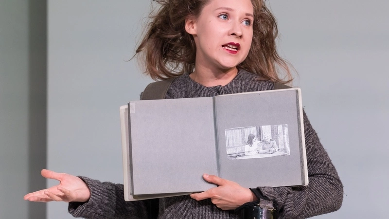 Психологическую «Золушку» привез на «Сахалинскую рампу» театр «Практика»