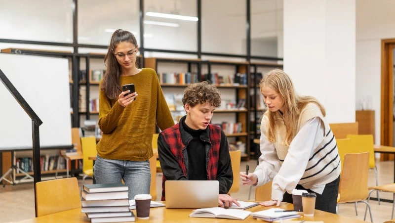 Около 600 студентов дальневосточных вузов переняли опыт успешных предпринимателей благодаря Сберу