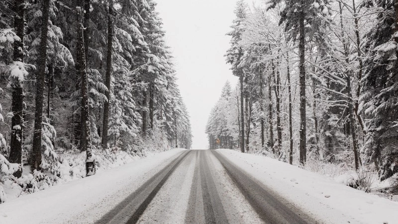 Все дороги Сахалина открыли для движения автобусов