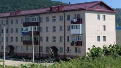 В Невельске капитально отремонтировали пострадавший от пожара многоквартирный дом
