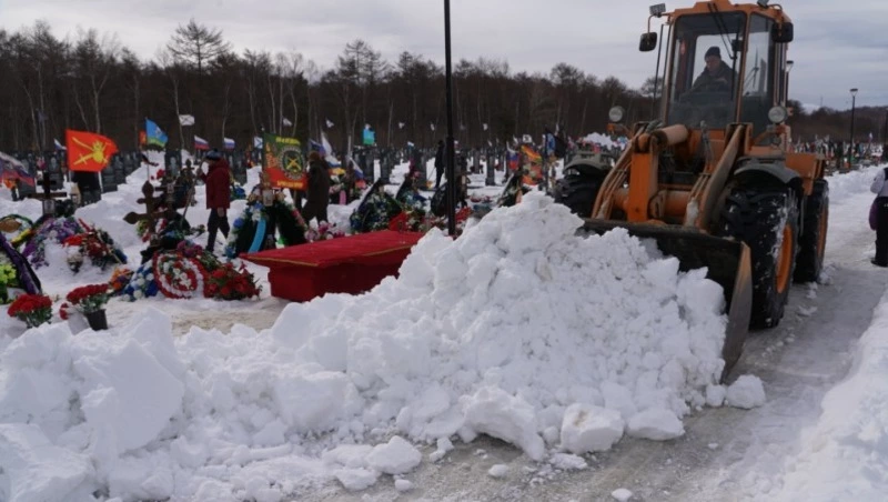 Большой субботник прошел на территории кладбищенского комплекса в Христофоровке - Центр внимания 16.03.26