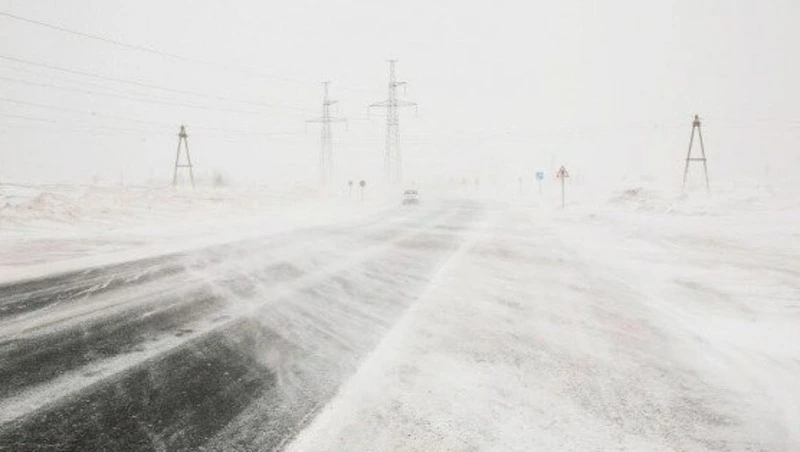 Дорогу Невельск — Томари — аэропорт Шахтерск закрыли для транспорта из-за метели