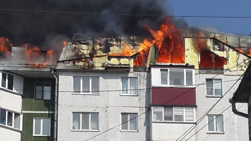 «1 новое сообщение в WhatsApp»: как горела десятиэтажка в Южно-Сахалинске (ФОТО и ВИДЕО)