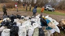 Жители Сахалина убрали горы мусора на берегу Лютоги 29 апреля