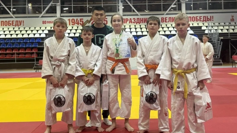 Корсаковские дзюдоисты привезли медали из Хабаровска