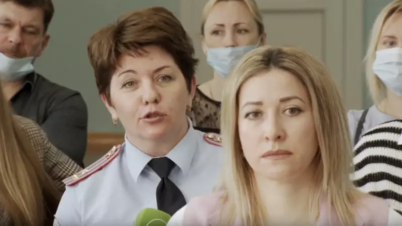 Сахалинские полицейские делают уроки за детей-школьников