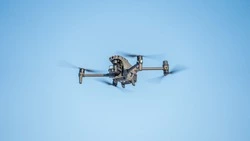 В Дальнем проверяют состояние крыш с помощью дронов