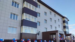 Ключи от новых квартир получили 36 семей в долинском селе Сокол