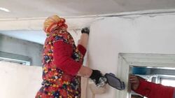 На Сахалине «серебряные» волонтеры отремонтировали квартиру дедушке, пока он лежал в больнице