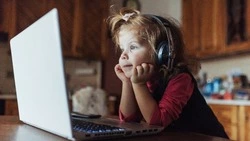 Жители Южно-Сахалинска назвали оптимальный возраст для соцсетей — 13–15 лет