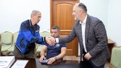 Многодетным семьям на Сахалине подарили новые компьютеры