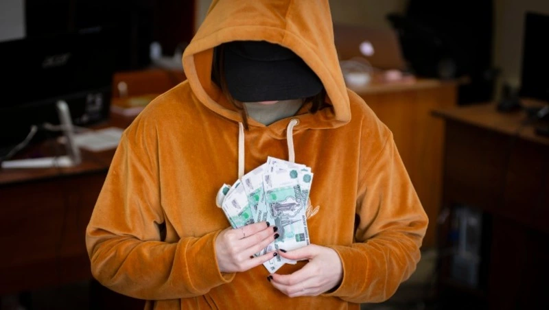 Житель Сахалина подарил полмиллиона рублей мошенникам за «спасибо»