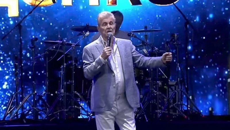 Mash: Лев Лещенко отменил гастроли на Дальнем Востоке из-за проблем со здоровьем