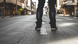 Водитель на Hino сбил 34-летнего пешехода в Южно-Сахалинске ночью 15 ноября