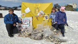 Организаторы акции «Варежка добра» собрали собакам из приюта 150 кг рыбы на Сахалине