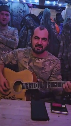 Трогательные минуты на фронте: бойцы в зоне СВО отблагодарили неравнодушных песней