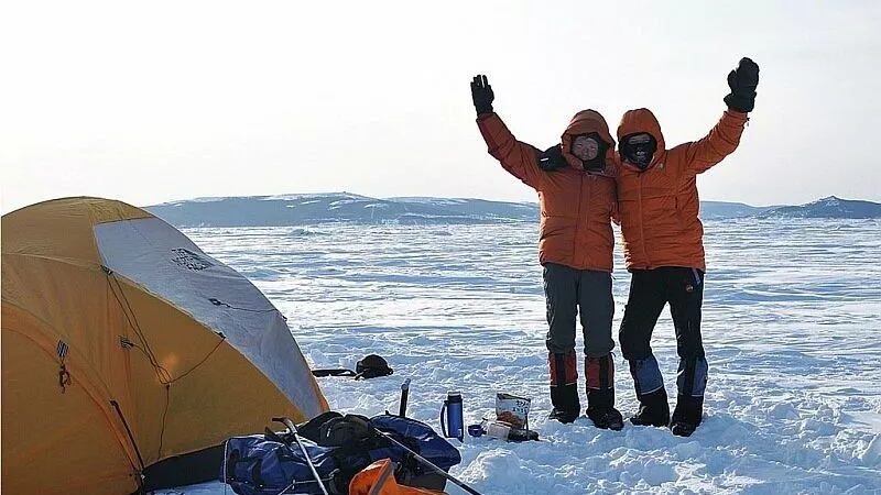 300 км по морскому льду между Сахалином и материком преодолели двое экстремалов