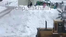 «Уберите уже свои телефоны»: на Сахалине сняли на видео опасные игры детей