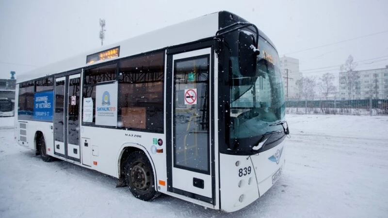 «Сахалин долг»: пассажиры обнаружили непонятные списания с карт в автобусах