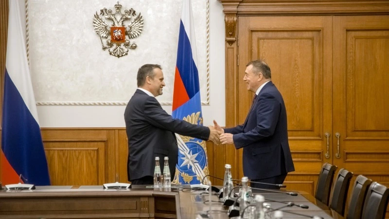 Валерий Лимаренко обсудил развитие Сахалинской области с министром транспорта РФ