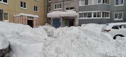 SKR-SOS: двор на улице Есенина в Южно-Сахалинске утонул в снегу