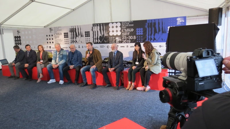 Продюсер «Края света» порадовался сахалинской мокрой погоде