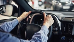 Покатался: житель Южно-Сахалинска угнал автомобиль соседа и попал в ДТП