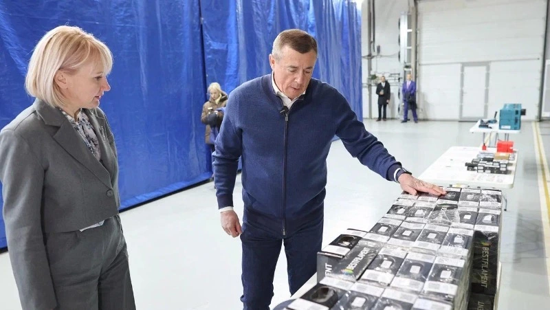 Губернатор Сахалинской области передал военным в зоне СВО партию спецтехники и оборудования