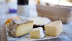 Сыр с нарушениями заморозки привезли в Южно-Сахалинск из трех стран