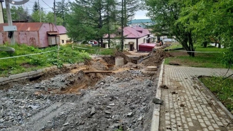 За бардак на территории больницы Южно-Сахалинска подрядчику грозит штраф