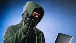 Россиян предупредили о новой мошеннической схеме с трансляцией экрана