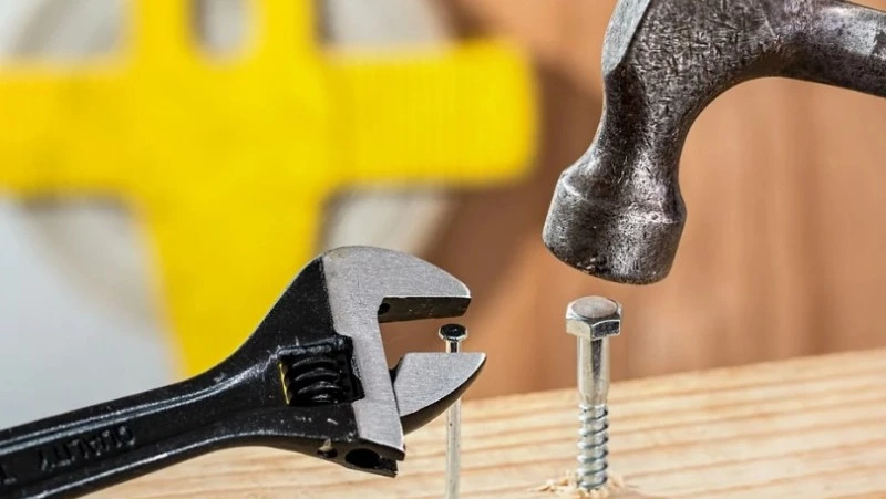 Неплательщикам взносов за капремонт будут заколачивать двери на Сахалине