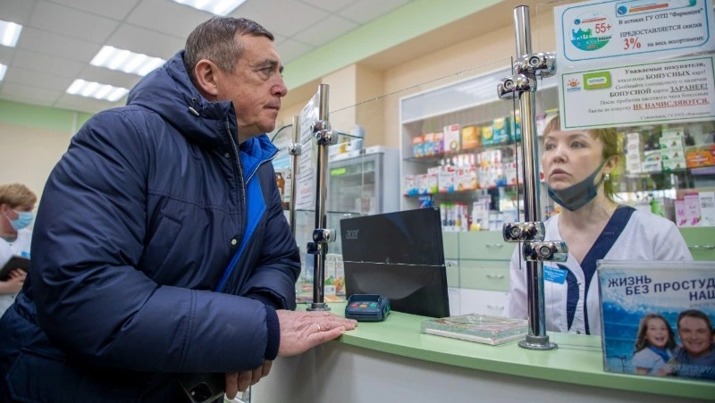 «Здоровье людей — главная ценность». Лимаренко проверил работу аптек на Сахалине