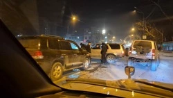 Два внедорожника столкнулись на улице Комсомольской в Южно-Сахалинске