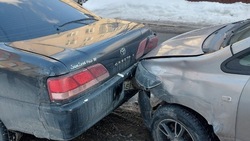 Тройное ДТП произошло во дворе по улице Фабричной в Южно-Сахалинске 
