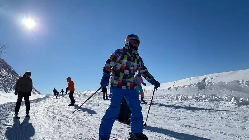 Сахалинцы заполнили новую горнолыжную трассу на горе Красной