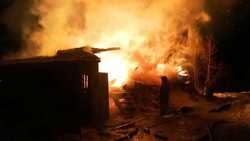 Пожарные потушили частный дом в Тымовском 19 декабря
