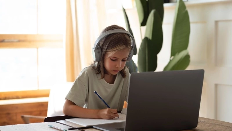 Сахалинские школьники продолжат учиться в дистанционном формате 10 января