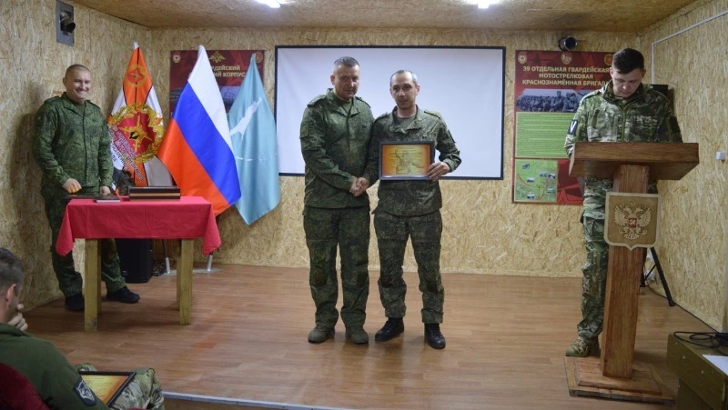 «Здесь день за три»: сахалинские замполиты отметили праздник в зоне СВО