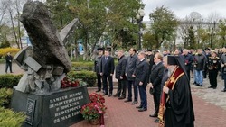 Губернатор поручил отреставрировать памятник жертвам нефтегорской трагедии