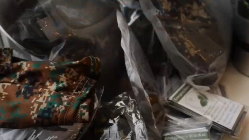 Житель Томари передал бойцам термоковрики и наколенники в зону СВО