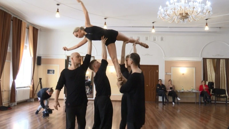 Жители Сахалина увидят премьеру необычного спектакля по поэме Цветаевой 12 апреля