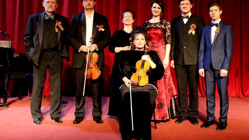 Ансамбль «Дивертисмент» напомнил сахалинцам о фронтовых бригадах